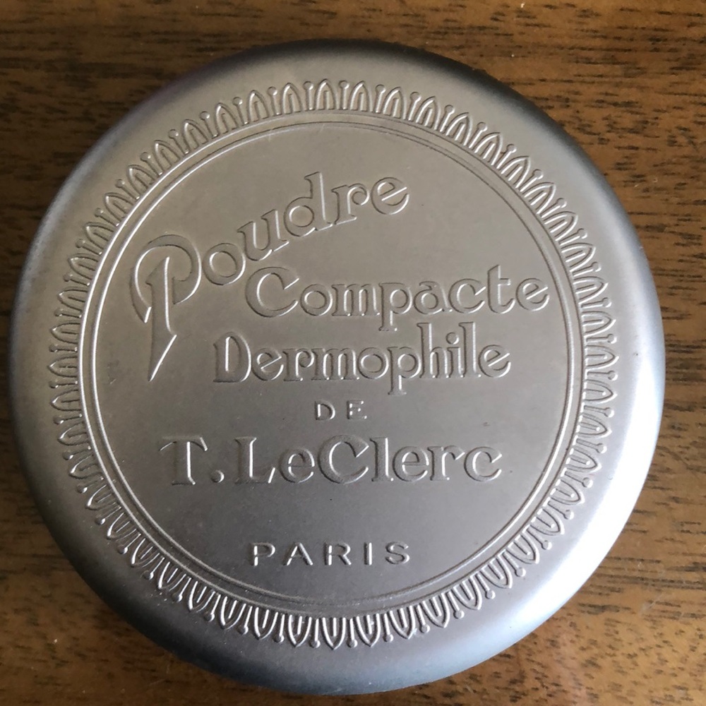 T. LeClerc pressed powder compact